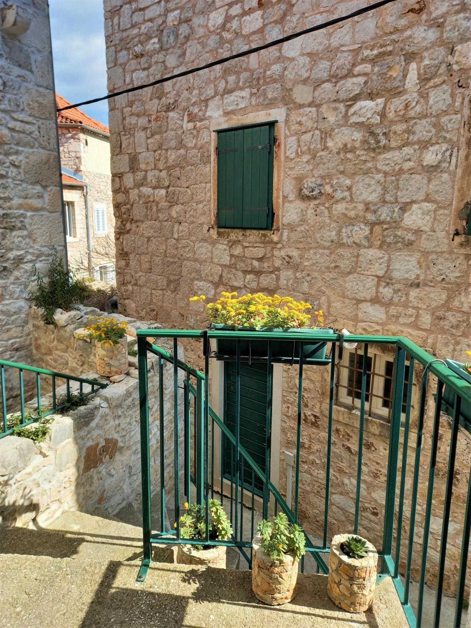 Apartment Megi In Supetar Historical Core Kültér fotó