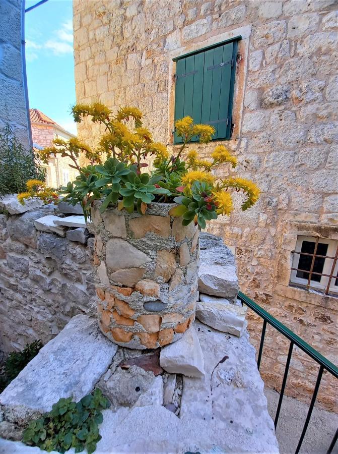Apartment Megi In Supetar Historical Core Kültér fotó