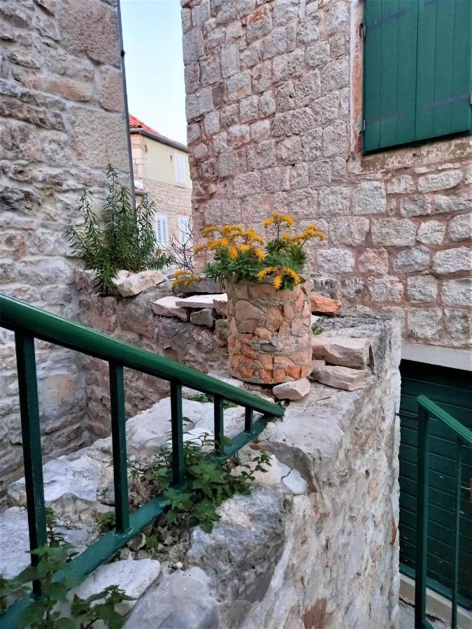 Apartment Megi In Supetar Historical Core Kültér fotó