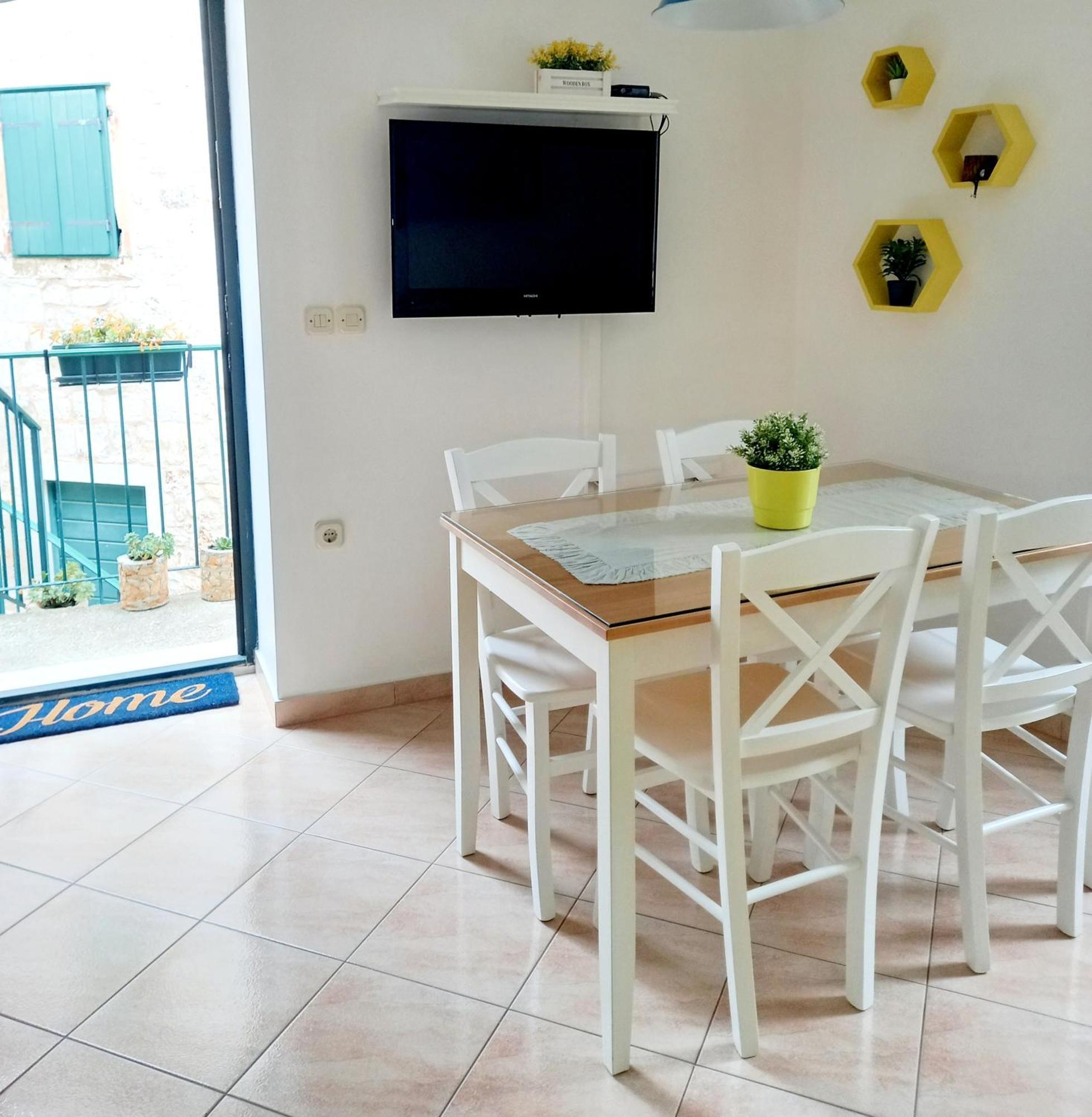 Apartment Megi In Supetar Historical Core Kültér fotó