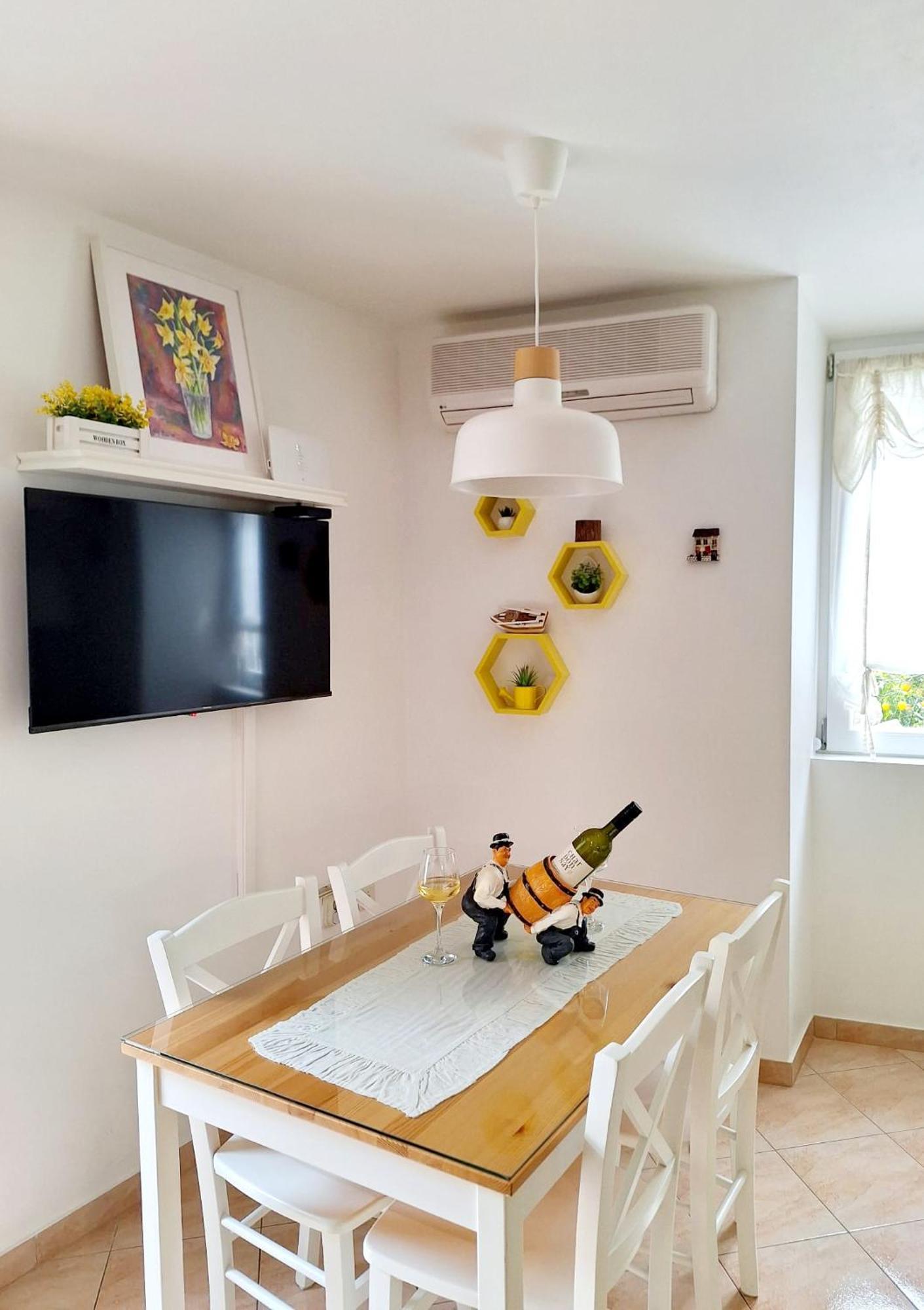 Apartment Megi In Supetar Historical Core Kültér fotó