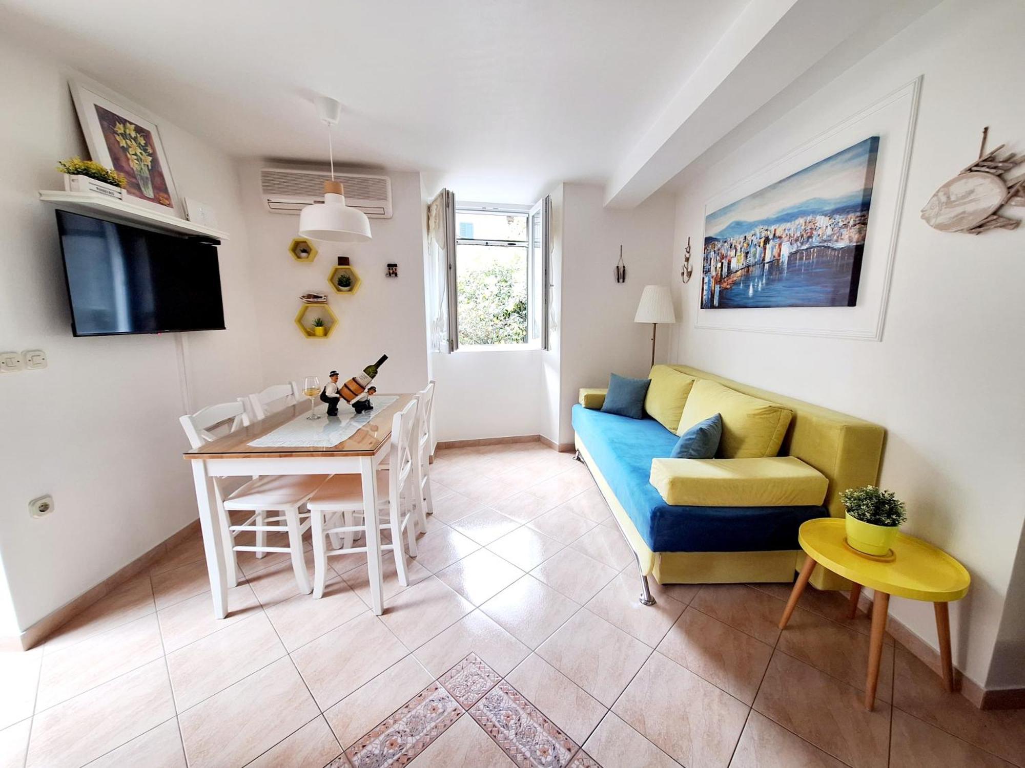 Apartment Megi In Supetar Historical Core Kültér fotó