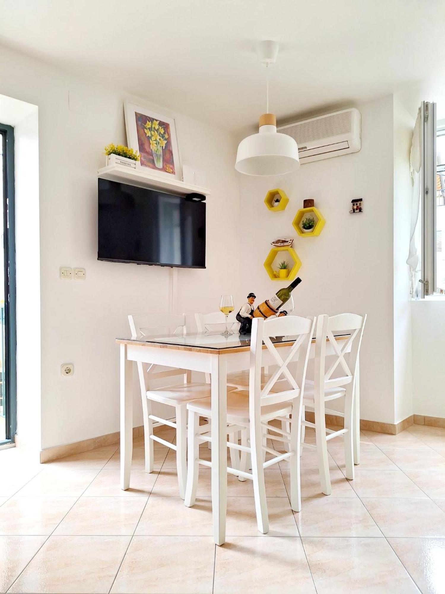 Apartment Megi In Supetar Historical Core Kültér fotó